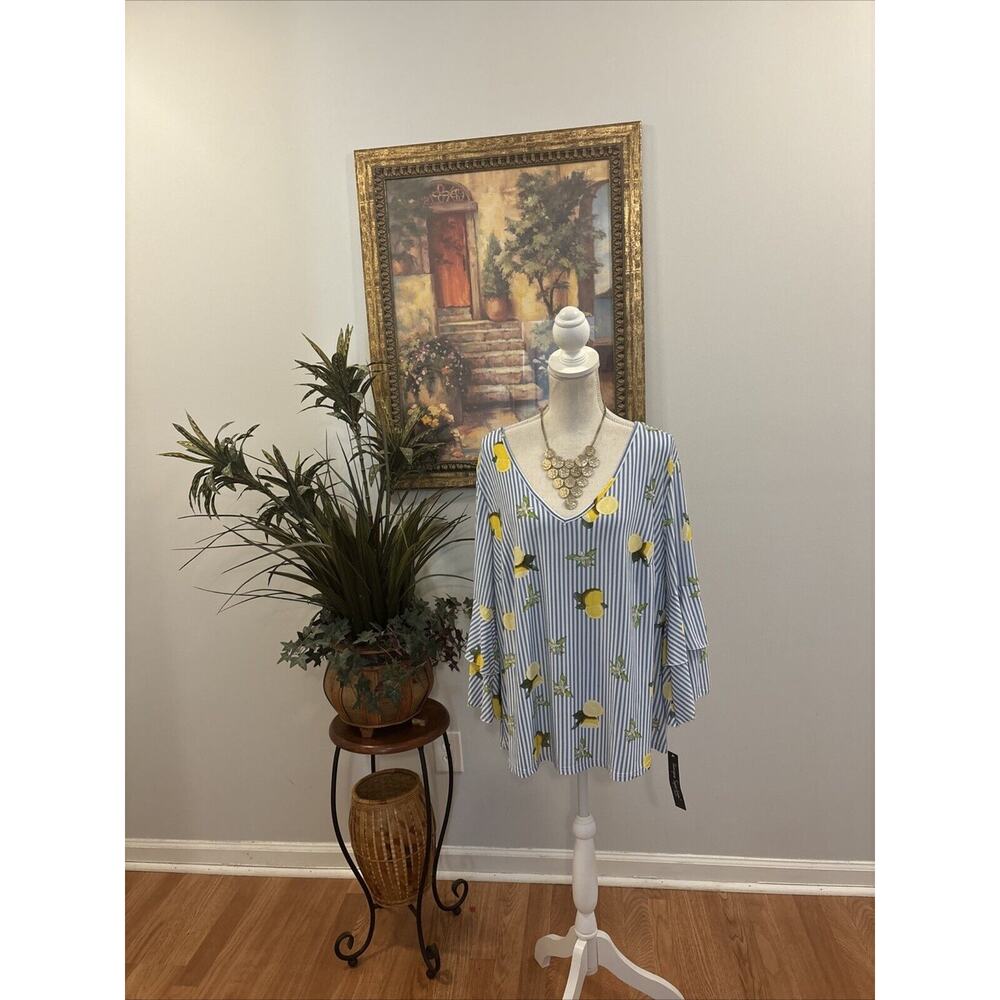 Unique Spectrum Women’s Top Size 2X Bell‎ Sleeve 3/4 Cutout Back V-neck Striped